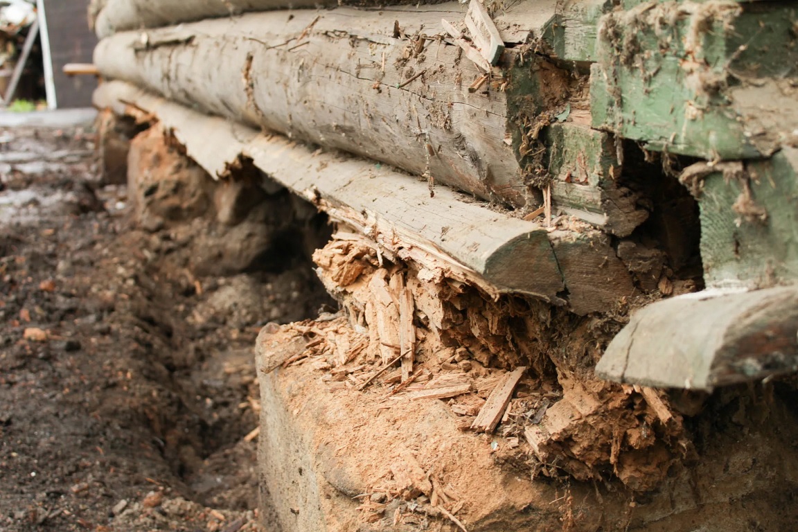 Разрушение фундамента деревянного дома
